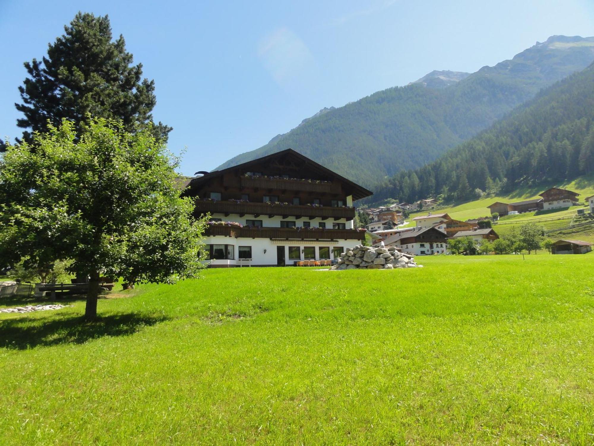 Hotel Steuxner 3*